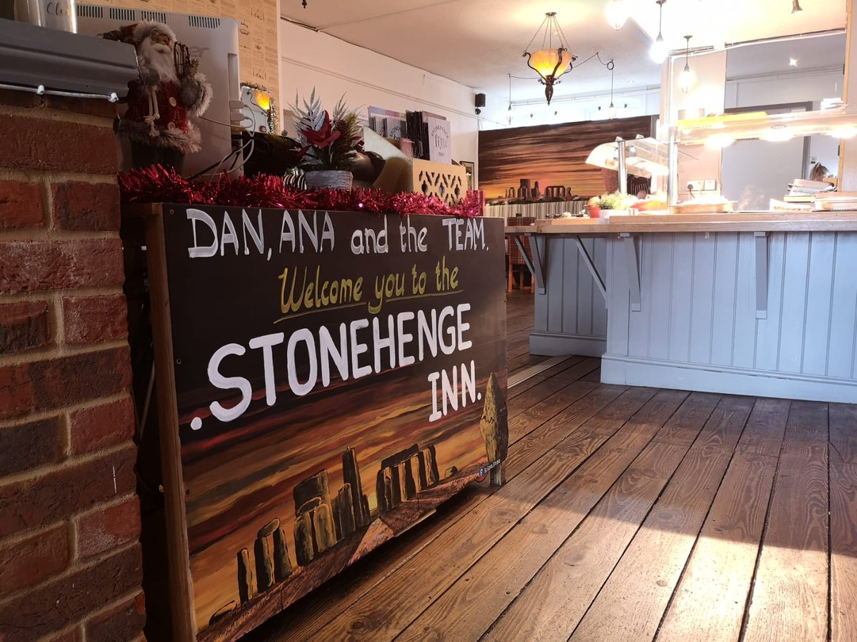 Stonehenge Inn tweet media