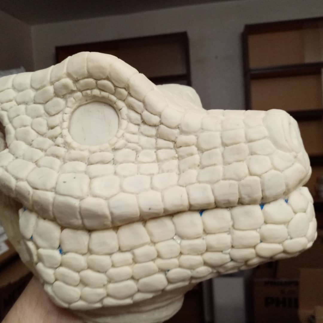 tatiana_vivean's tweet photo. #Kaiman #Dorohedoro #inprogress #craft #craftinprogress #craftinprocess #cosplay  #fursuit #Lizard #macona_project https://t.co/IzEJmtSC5O