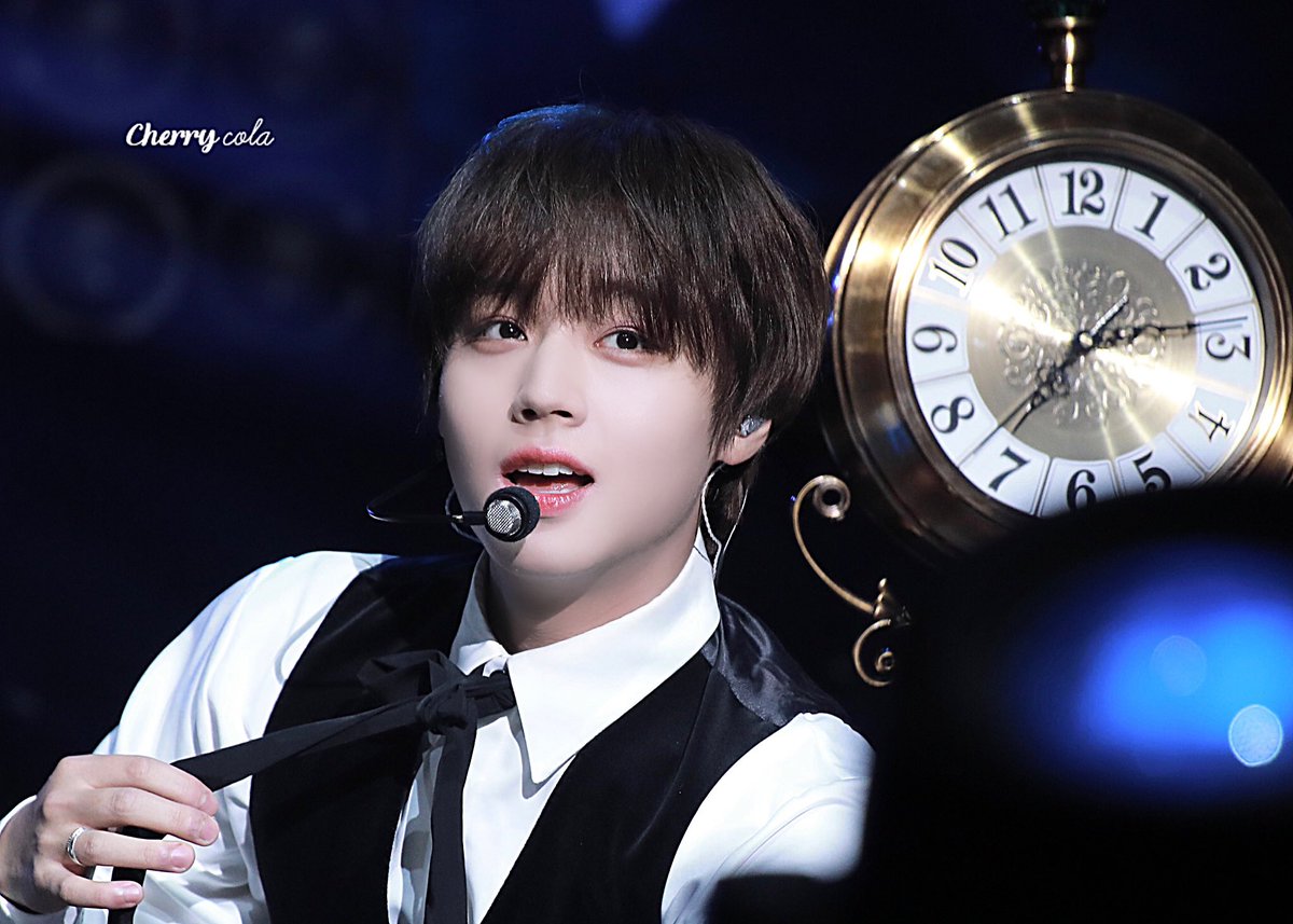 cherrycola_nw's tweet photo. 200112 이상한나라의 앨리스 토끼 뭐 그런건가❓🐇⏱ 무조건 쫒아갈래‼️‼️
#박지훈 #지훈 #PARKJIHOON #삼육공 #360 https://t.co/JEp35Dk6KP