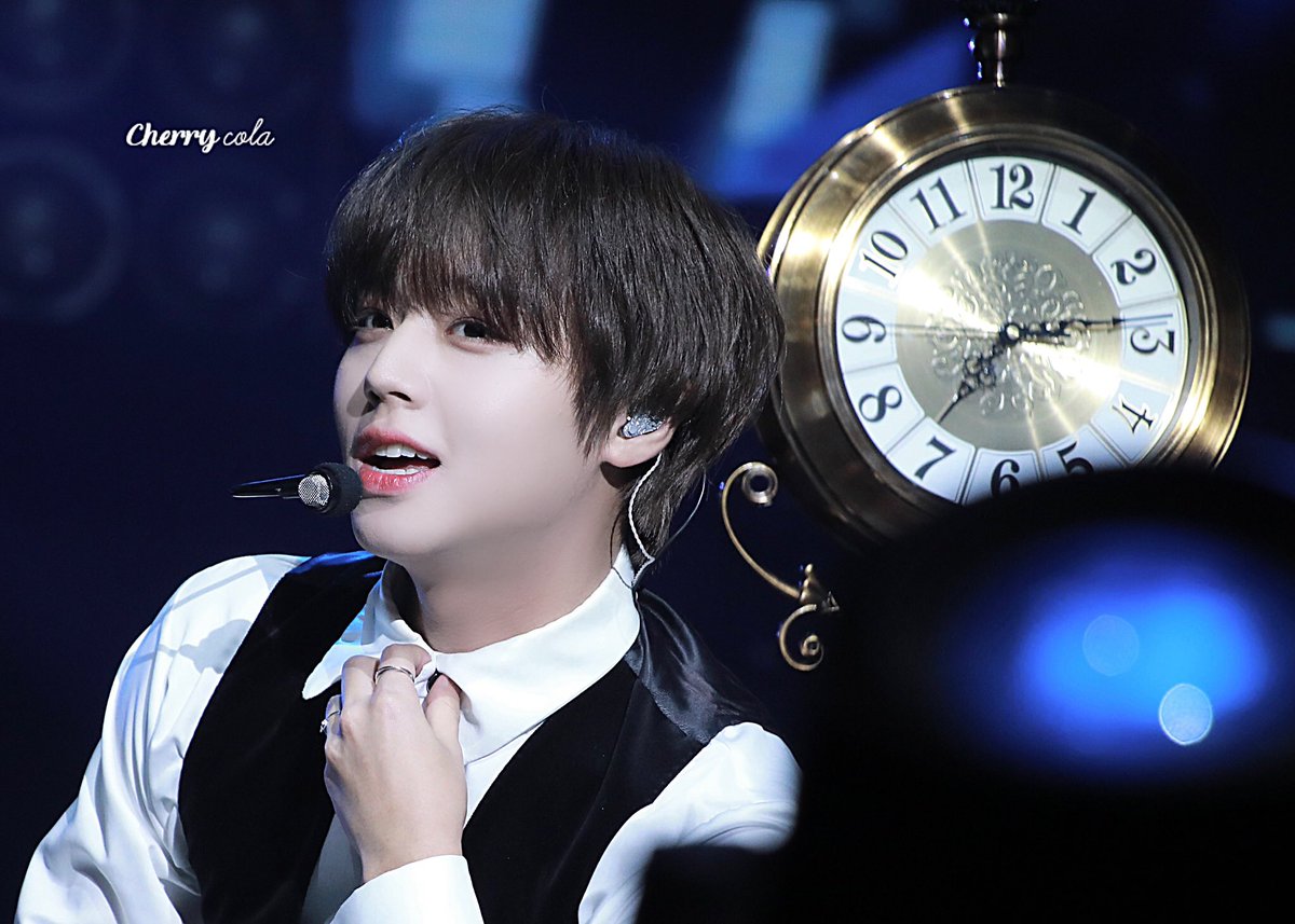 cherrycola_nw's tweet photo. 200112 이상한나라의 앨리스 토끼 뭐 그런건가❓🐇⏱ 무조건 쫒아갈래‼️‼️
#박지훈 #지훈 #PARKJIHOON #삼육공 #360 https://t.co/JEp35Dk6KP
