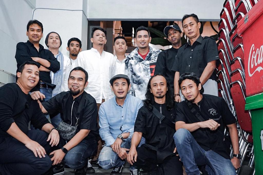 RioFebrianMusic's tweet photo. Semalam di The Papandayan Hotel Bandung bersama Team Practice, thanks team. https://t.co/YS79S5rwEI