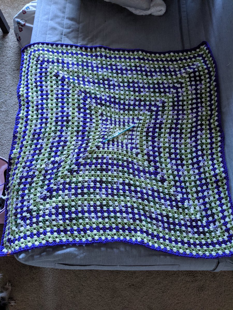regu_crafts's tweet photo. Significant progress this past week ✨ Maybe I'll actually finish in time??
#crochet #homemade #blanket https://t.co/HosElnXvUz