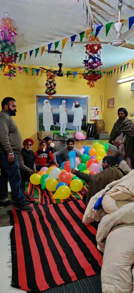 ankush2020champ's tweet photo. The whole world is
#CelebratingIncarnationMonth of Shah Satnam ji with great pomp and show and more importantly by chanting God's words and doing humanity works. Take a glimpse at a family decorating house wholeheartedly for people who'll chant God's words for 24 hours https://t.co/zZtlRrt7GL