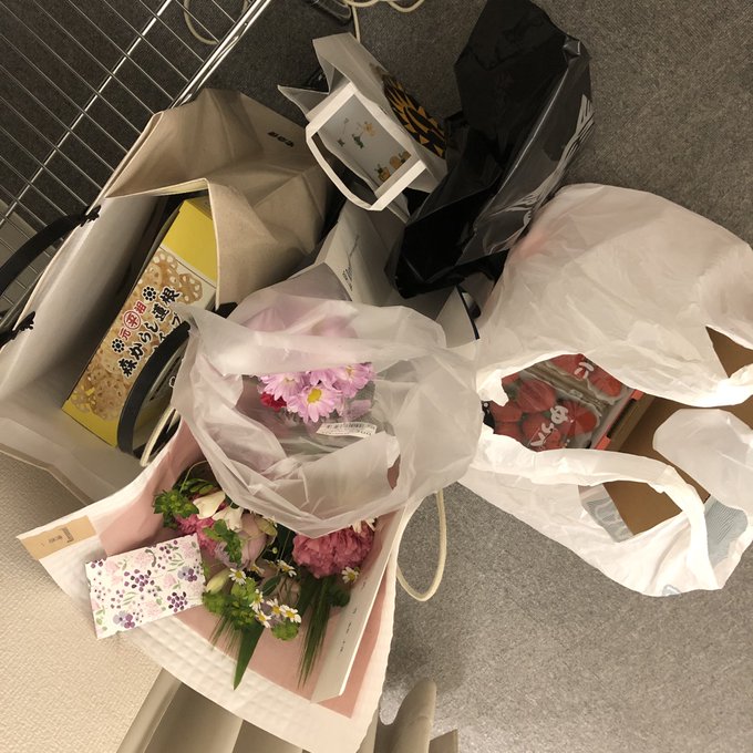 エリア66さんに来てくださった皆様ありがとうございました😊 エリアさんで最後満枠になれて嬉しかったです❤️ お花やお菓子美味しく頂きます♫ お手紙も読ませて戴きますね！ ありがとう❤️ ps.エリアさんからAmazonギフト券頂きました♫長い間お疲れ様なんて言われて泣きそうになったのは内緒です⁉︎