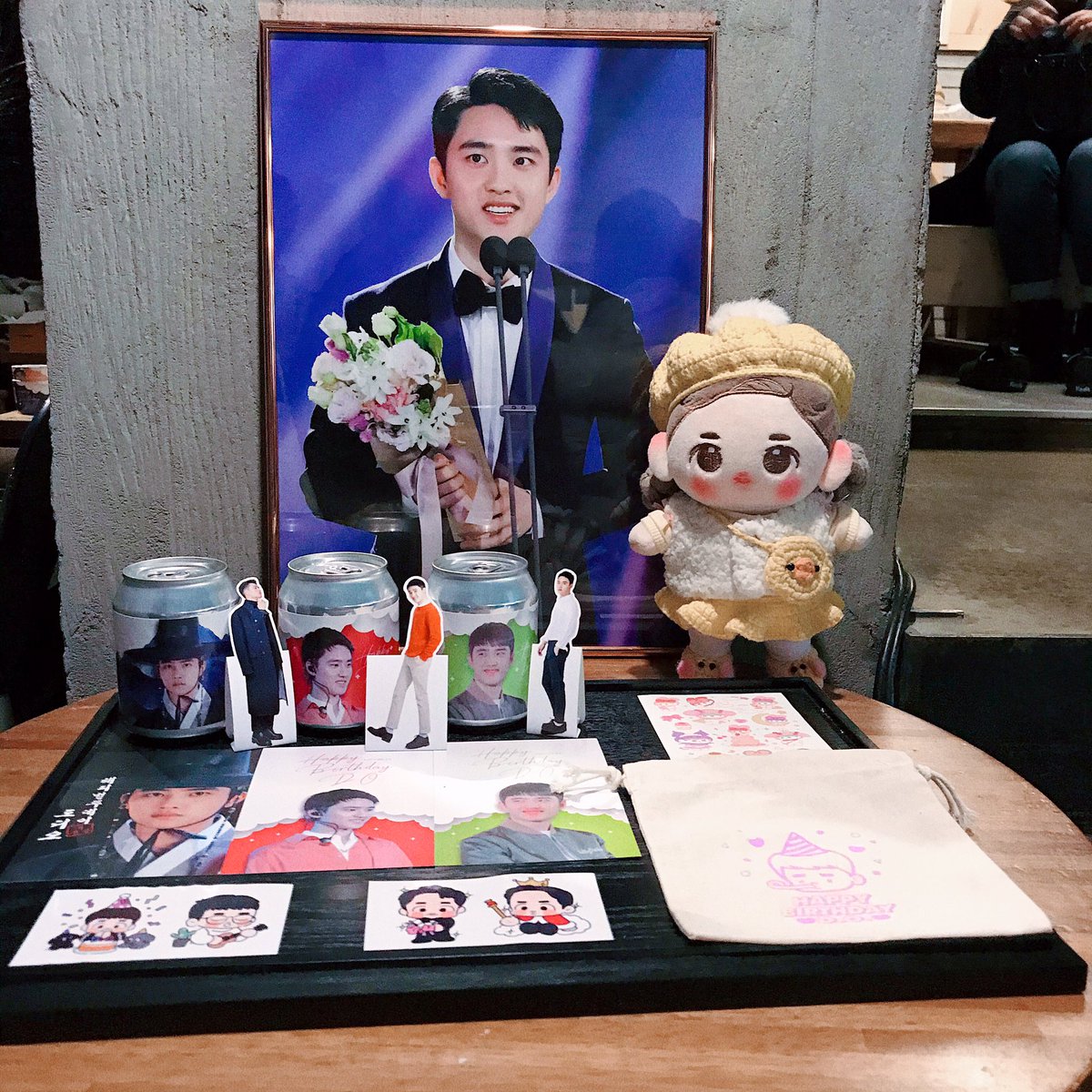 minsabo90's tweet photo. #하늘이_떨어트린_별_도경수
#서면카페모멘트
드디어 저도 오늘 다녀왔다네여!!
당일에 생일카페는 첨 가봤는데 너무너무 즐거웠어요(⊼⌔⊼ )
경수시에 다 같이 생일축하 노래 부른것도 짜릿했고 추첨 이벤트도 유쾌하고 보고있기만 해도 행복했답니다>.<
즐거운 생일이벤트 준비해주셔서 감사해요❤️ https://t.co/Fg7m3s3663
