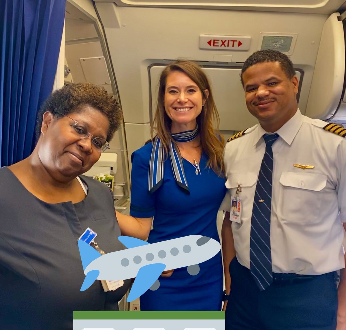 EwrKatieroth's tweet photo. Inflight, Flight Operations, and Customer Service all working together for another on time departure from @EWRairport  to Austin. @weareunited #beingunited @EWR_SW @StacyC_United @nbyunriedel @mtmorais28 @ronnieleeunited @EWRCPO https://t.co/JfQqxWTZMg