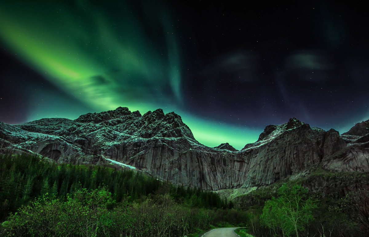 6Mysterium's tweet photo. Fantastic polar lights 😊 https://t.co/la3aCUuRIR