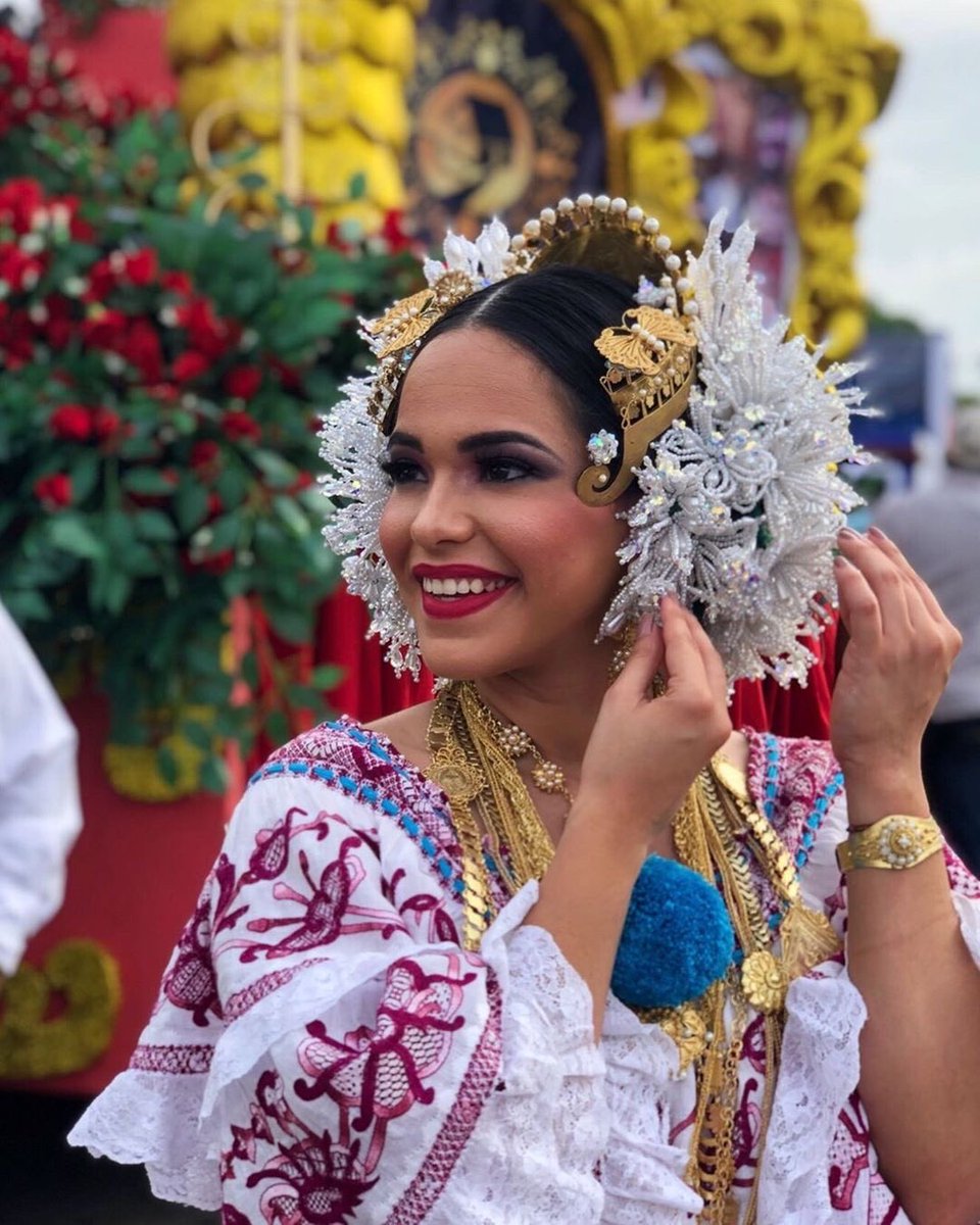 la_cascara's tweet photo. La belleza de la pollera no tiene comparación. 🇵🇦❤️ #Cascararepost Foto: Milagros Nicole Rodriguez | Desfile de las Mil polleras🌺 https://t.co/YcaoJVgqc0