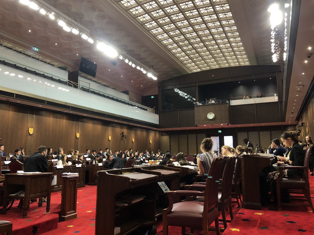 leclerc_katrina's tweet photo. Deux discours en langues autochtones au #PJP2020? Quel beau clin d’œil à nos communautés nordiques et aux peuples fondateurs qui y habitent. Ce sont les premiers discours en Inuktitut dans cette nouvelle Chambre du @SenatCA. 💙 Miigwetch! https://t.co/hpEiZBu6fi