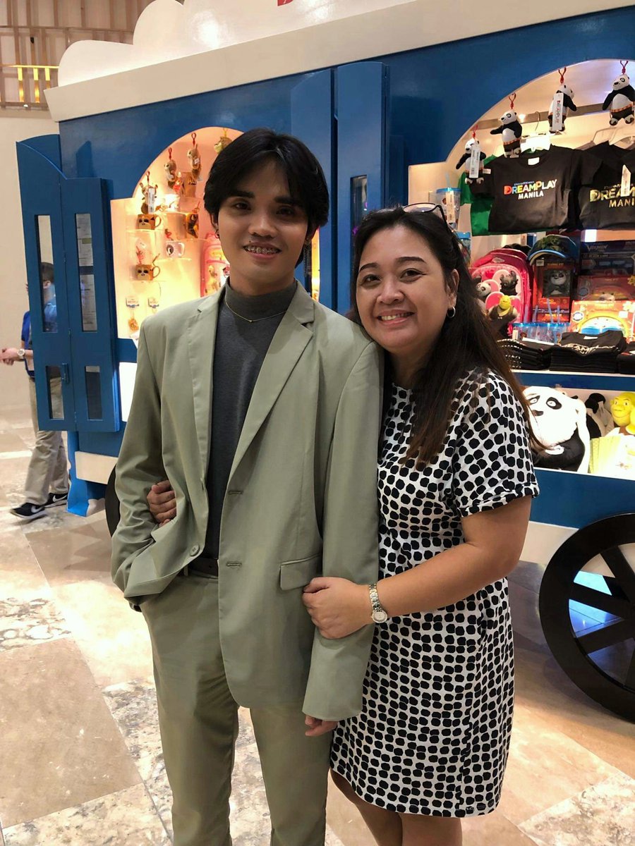 MomshieGracious's tweet photo. My day today! What a glorious Sunday!
Thank you so much beautiful peeps! https://t.co/lvt2CCxNbg