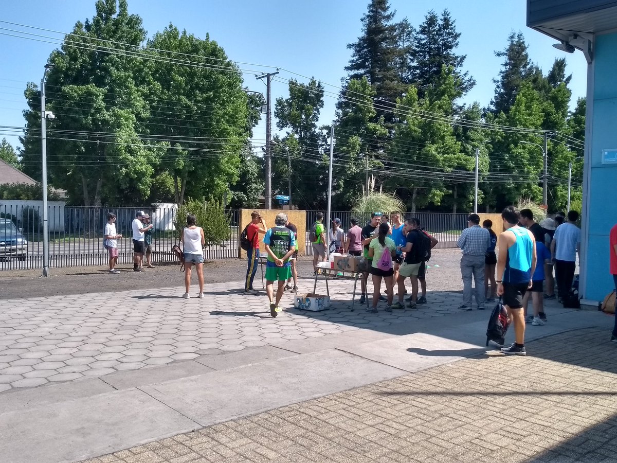 3RunnersChillan's tweet photo. Domingo de corridas, hoy en el clasificatorio regional para posterior nacional de Cross Country. 
Ánimo a los chicos que aún deben participar💪🏃‍♀️🏃‍♂️👟 😎 https://t.co/DMEAZ1zsRs