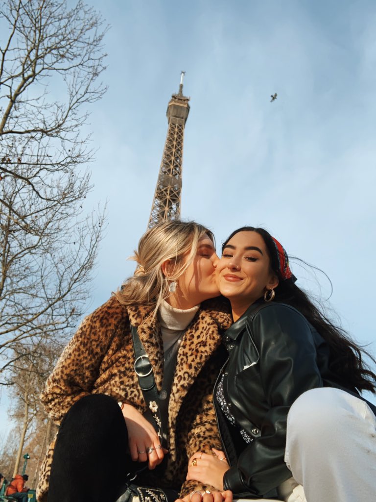 womeninmvsic's tweet photo. gf’s in paris https://t.co/DfVi7EazgC