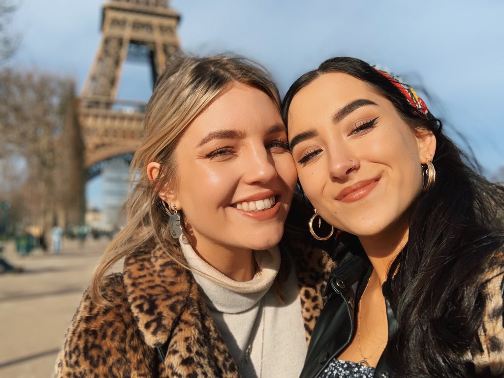 womeninmvsic's tweet photo. gf’s in paris https://t.co/DfVi7EazgC