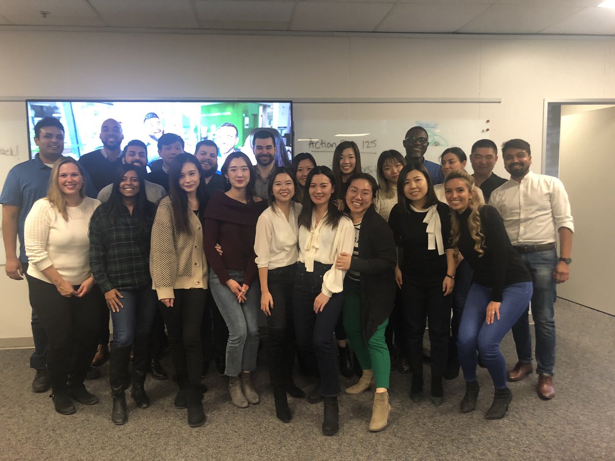 Another wonderful group of FABC graduates 🎓 Congratulations! <a href="/mcgrej3/">Doug McGregor</a> @AndrewP_TD @LindaMacKay_YYZ @TeriCurrie_TD <a href="/scott_belton/">Scott Belton</a> <a href="/suebanton16/">Susan Banton</a>