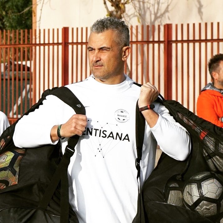 IsmaelRomero's tweet photo. ¿Que es el éxito?
.
.

Saber que hay gente que intenta ser mejor , que lucha , que pelea para ello gracias  a ti, a tu trabajo y a tu dedicación. #porteros #futbol https://t.co/Mz4gblkXmh
