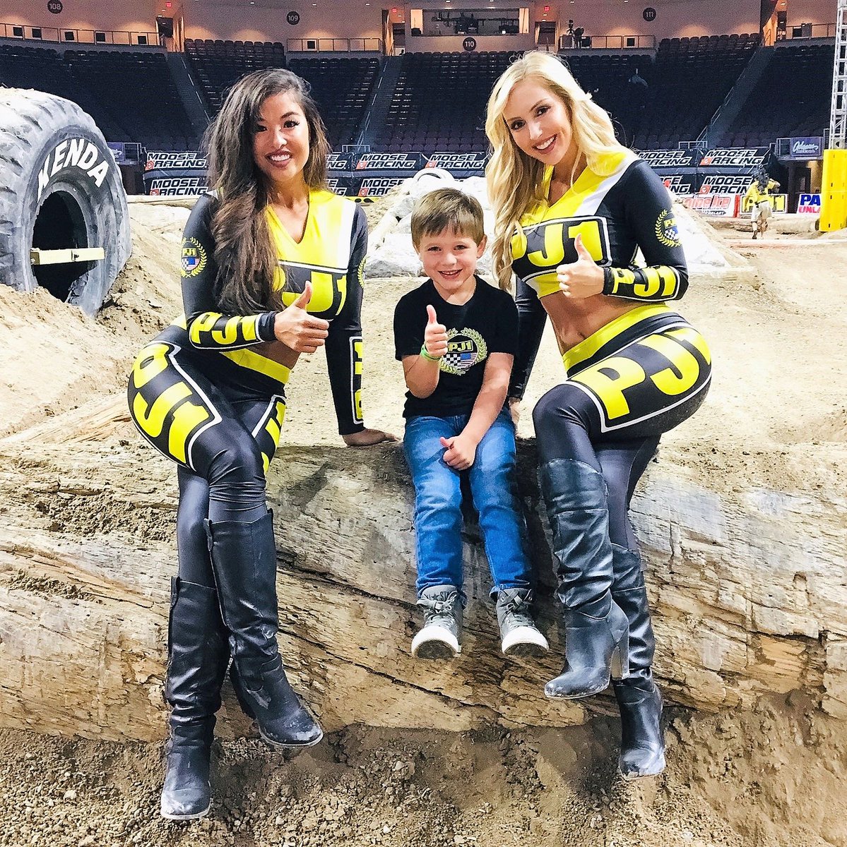 AboutFaceModels's tweet image. . @pj1 during @EnduroCross 2017  👍 

#tradeshowmodels #conventionmodels #eventmodels #promomodels #promotionalmodels #ABOUTFACEMODELS #modelingagency #models #bikinimodels #swimsuitmodels #modeling #BrandAmbassador #promotions  #loveafm❤️