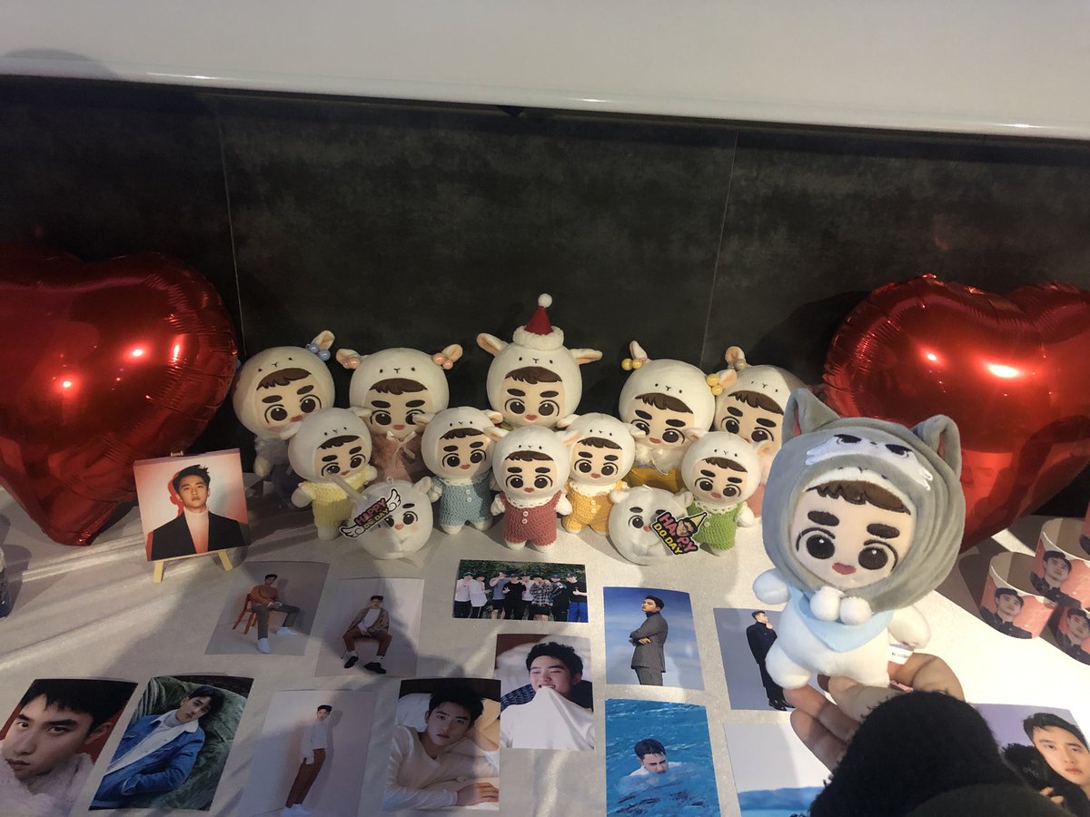 IS2exo_0408's tweet photo. #하늘이_떨어뜨린_별_도경수
온통 카페안 가득 반가운 얼굴 경수로 가득했던 곳❤️ 됴램이들과 뽀램이들이 가득해서 너무너무 예뻤던 곳💖경수야 생일 진심으로 많이많이 축하했어! 너덕분에 나도 하루를 너무너무 행복하게 보낼 수 있었어! 항상 고맙구 많이많이 보고싶어😭😭💕생일축하행뚜야😍💛🧡 https://t.co/62m3vEHdI8