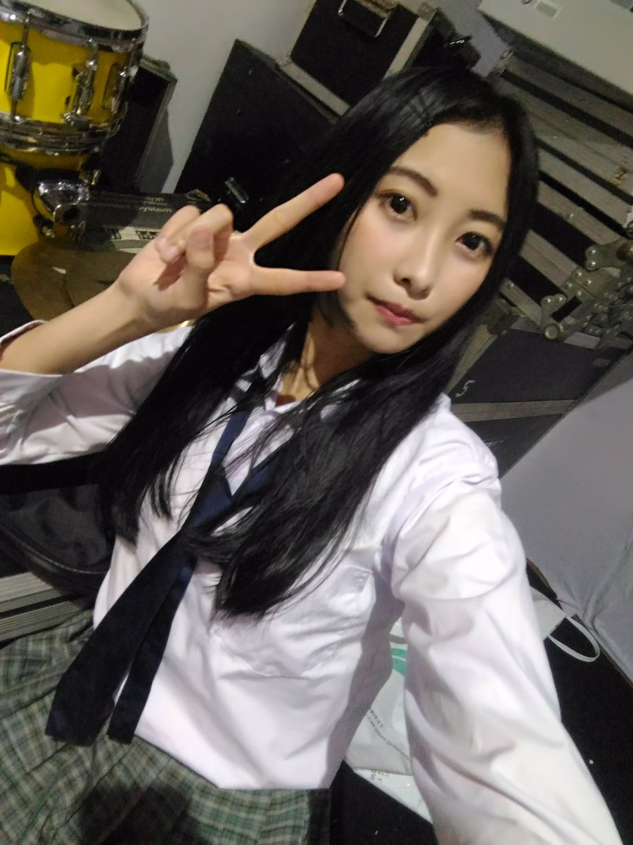 claraaec_sc's tweet photo. Otaukaresamadeshita !! Hari ini @shojo_complex perform di aeon mall jgc~ ketemu Nyas @diastapr jugaaa ~♡♡
Btw 2 foto pertama kayak di ruang band sekolah 😂😂 #shojo_complex #shojocomplex #jakarta #aeon #aeonjgc https://t.co/iXpNyuBcfF
