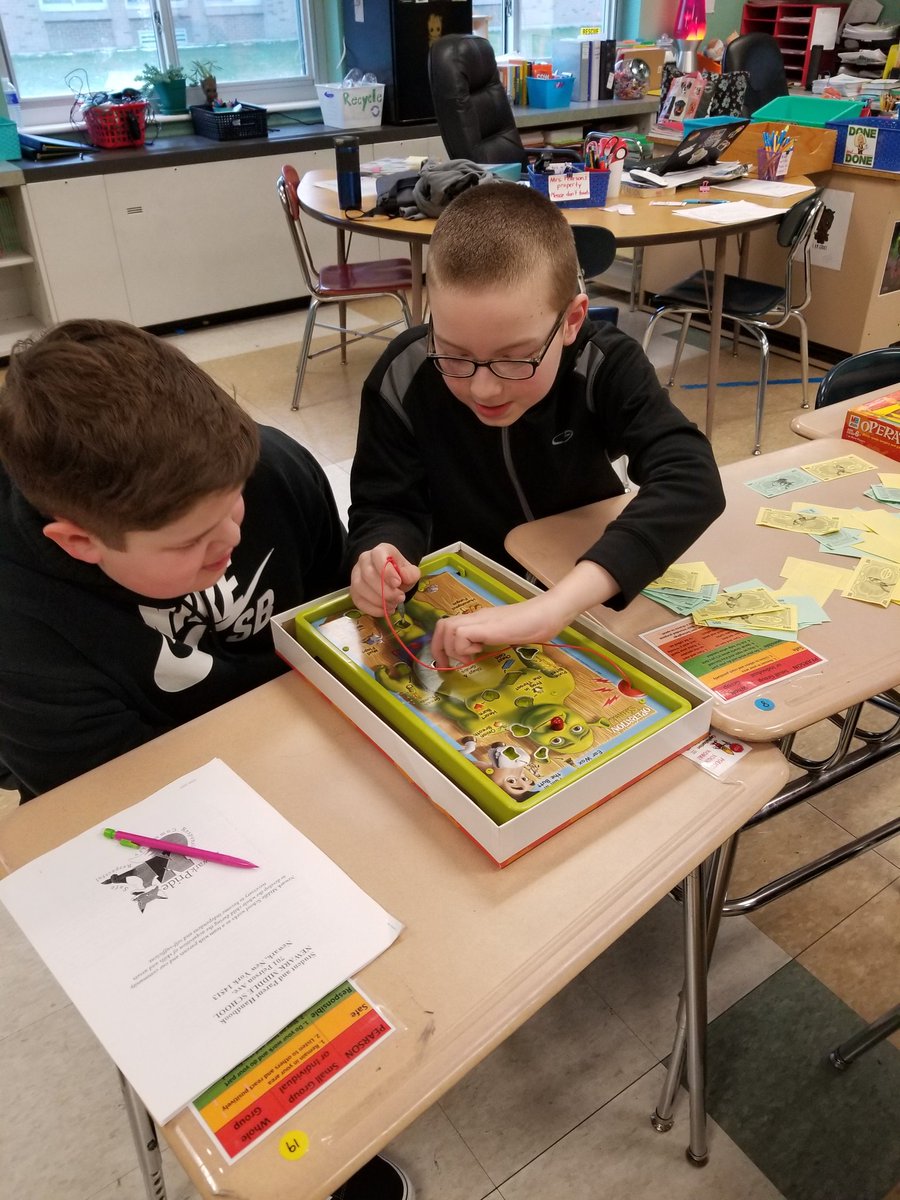 rivergirl156's tweet photo. Another great Incentive Activity  afternoon. Kids LOVE board games! So fun to see them play and laugh. Thank you @nms_sixth for making this a priority for the Neighborhood. #NCSDlearns @Newark_MS @nms_sixth https://t.co/mB2g3G38dn