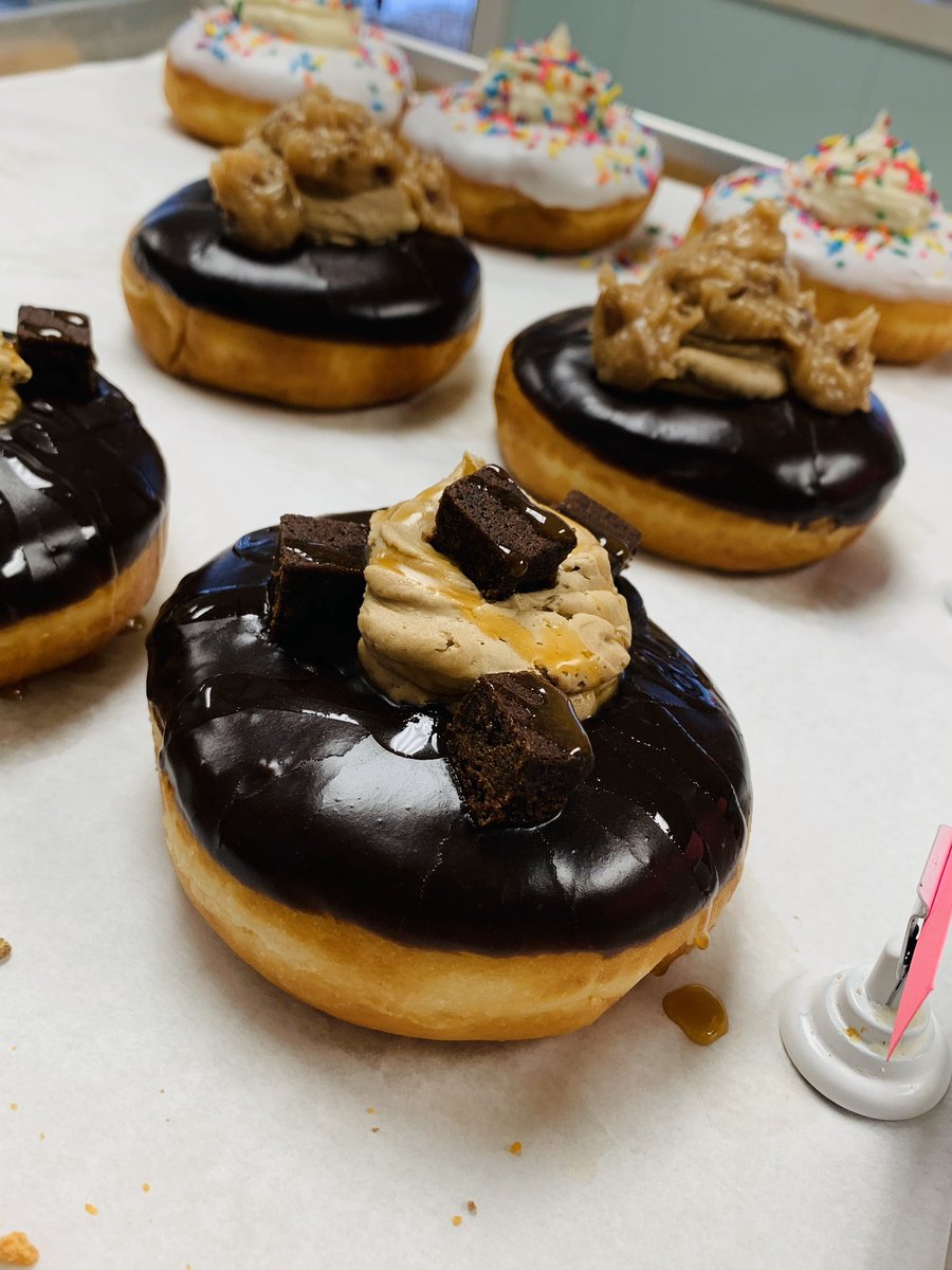 DoCoCL's tweet image. Treat y🍩’self!