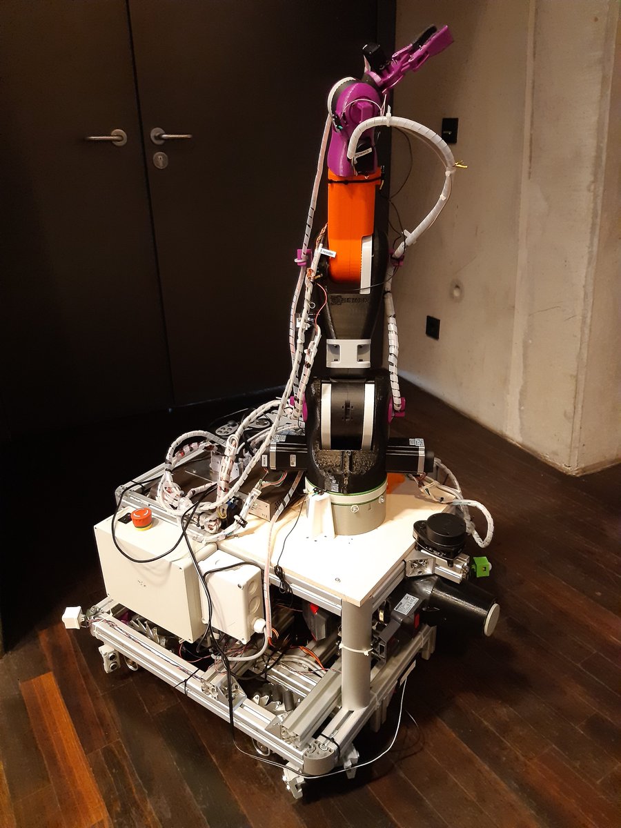 PeterLeibl's tweet photo. Im Masterstudiengang Mechatronik/Feinwerktechnik nimmt der Haushaltsroboter seinen Dienst auf. https://t.co/V9zLzyTLOw