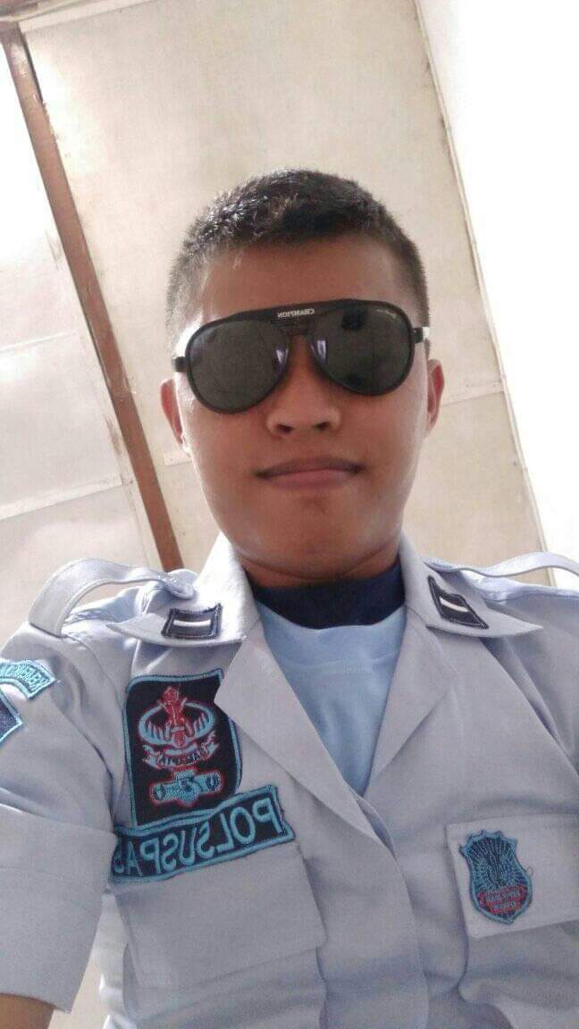 iwansiregar85's tweet photo. @AchiSinaga Ini foto org yg divideo. Dia memang pegawai Polsuspas, pernah ML dgn sy. Tp kuntulnya ngga main. Maunya isap kuntul sy. Kuntulnya ngga boleh diisap. dia dikentot mau, ngentot saya ngga mau. Skrg dia ngga berani ketemu sy. Sebab kuntulnya ngga idup. https://t.co/4Z9wAn4p1V