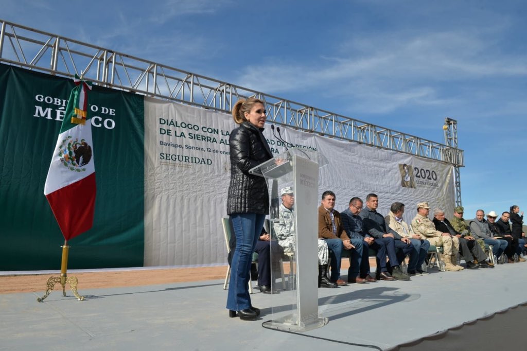 ClaudiaPavlovic's tweet photo. Esta mañana acompañé al Presidente @lopezobrador_ en la reunión con las familias de las víctimas de la tragedia en #Bavispe, de quienes siempre estaré cerca. Agradezco su compromiso de justicia y de impulsar el desarrollo de esta región 🙌🏻. https://t.co/PJ83qbPkoK