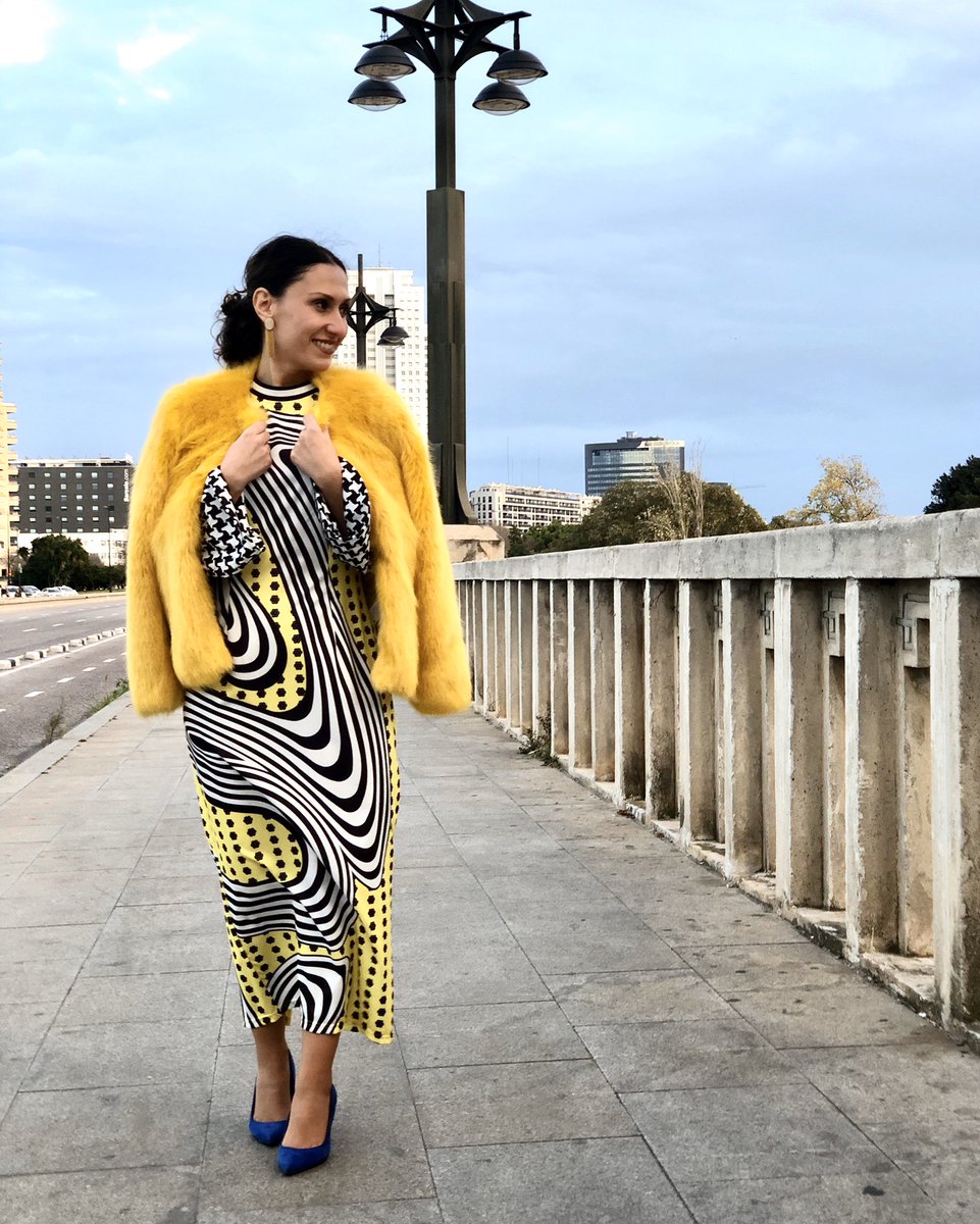 soypaulavelasco's tweet photo. 70s mood! A dormir bonito 😴
#felizdomingo #psicodelico #midi #maxivestido #fashionblogger #bloggervalencia
#fauxfur #peludito #yellow #70s #style #outfitidea #lowcost #trendy #naturalcurly #curly #curlyhair #rizos #rizosnaturales #cgm https://t.co/KLNqVZGDgG