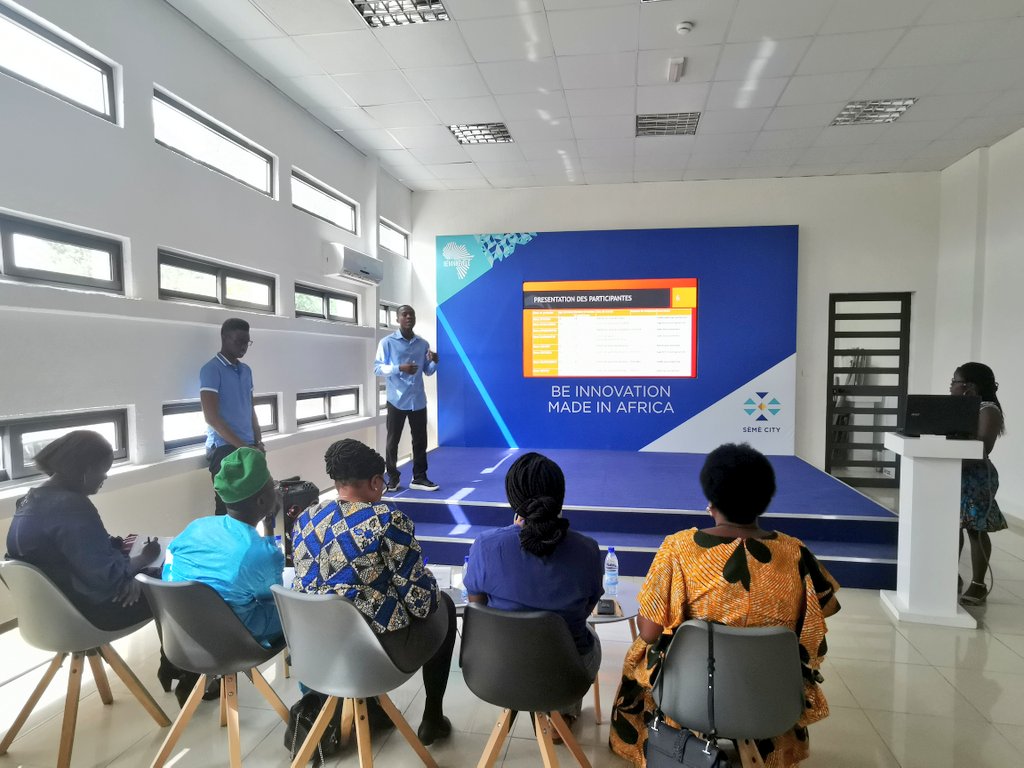 DJENONTINMystr1's tweet image. Hier, nous avons procédé à la restitution de nos travaux effectués lors de la #ProjectWeek2020 organisée par Épitech Bénin et Échopen. Nous avons, pendant une semaine, essayé de trouver des solutions aux entraves à l'utilisation de la sonde Echopen.
