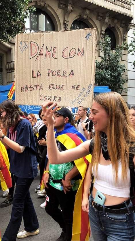 Cordobesa2309's tweet photo. Sánchez dice que España no volverá a ser jamás, un país de mujeres sin voz...
Tener voz para ésto?

-Para ridiculizar a los hombres? A sus padres? Al resto de mujeres? 
-Para decidir si una vida que está dentro de ti, debe vivir o morir? https://t.co/DugJY4xKnD