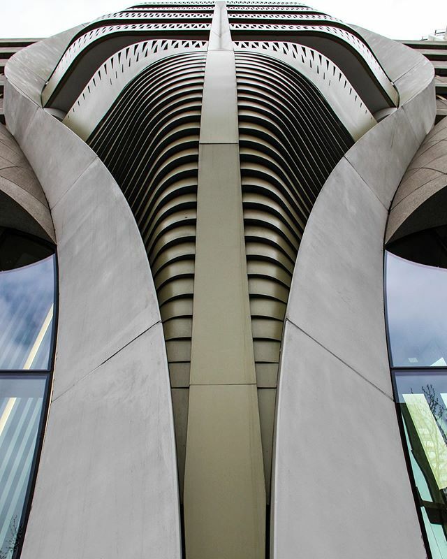 Crashnorun's tweet photo. Peeling away the #layers 
#architecturephotography #architecture #architectureporn #brussels #belgium #belgianarchitecture #canonphotography #canonusa #canon #archi_focus_on #lookup #photooftheday #igphotooftheday #thedaypicture #architecturelovers #desi… https://t.co/uIimfeBrDw https://t.co/bRQ1VIkBHl