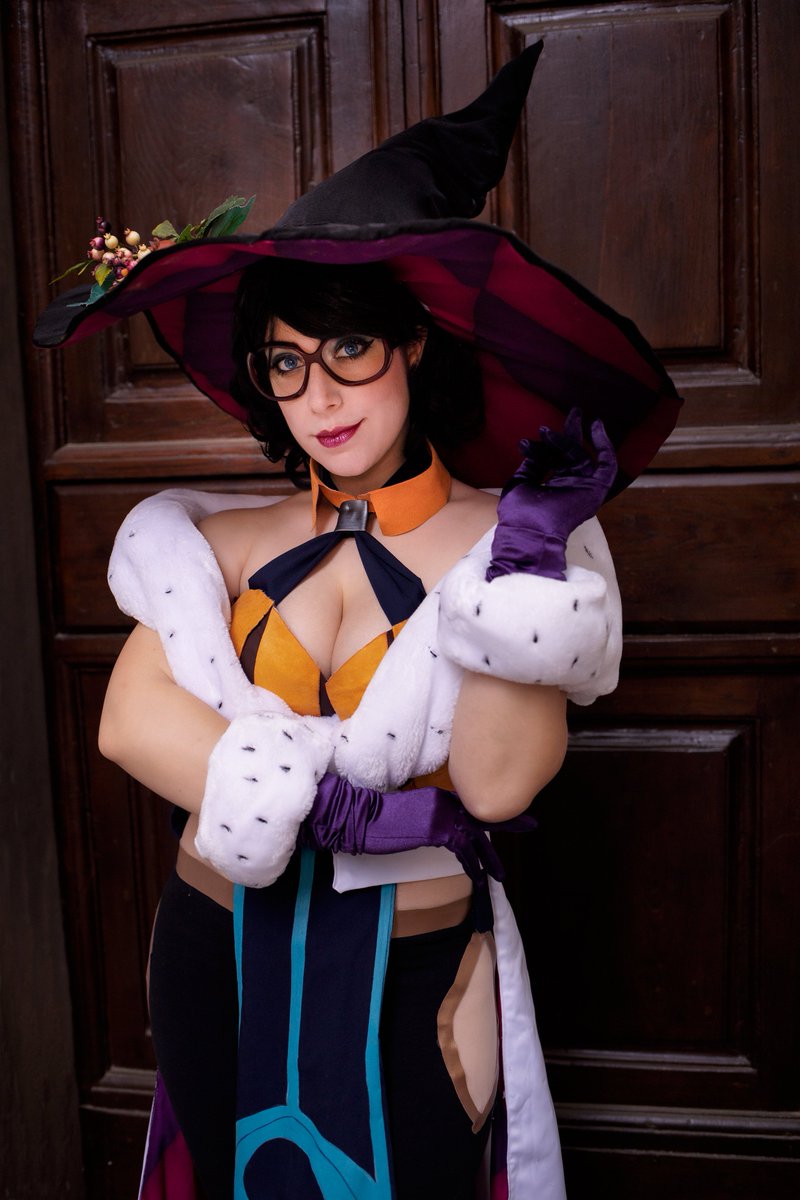 " My my my, what do we have here?  &lt;3"  

My first photo of Roxanne came out and I couldn't be happier! 
&lt;3 
ph: Bao ph
ps. I am already planning to fix this cosplay, I had a lot of troubles but I am happy with the first result.... &lt;3
 Hope u like it anyway!

#potionomics