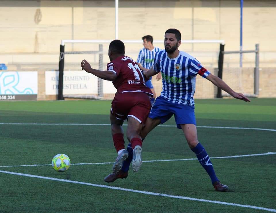 CD_Izarra's tweet photo. Autor del gol de la salvación la temporada pasada. Será de Ceuta, pero Cabre es PURO IZARRISMO. ¡¡Cabre uno di noi!! 💪🏽

¡¡¡Enhorabuena y a por muchos partidos más, @J_Cabrera89!!! 💪🏽💙😉 https://t.co/qGELFRRr7L