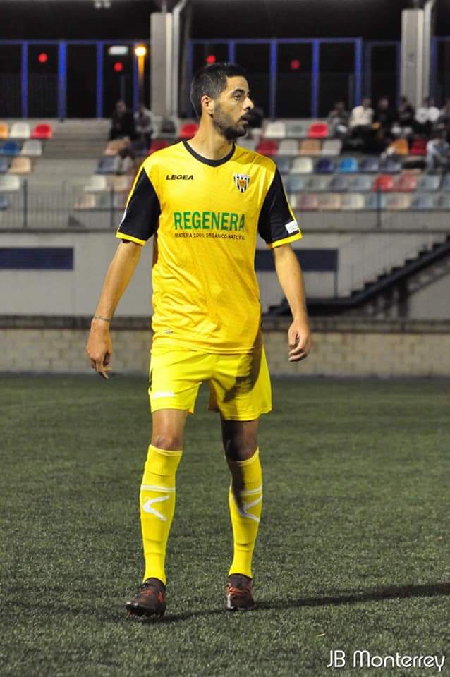 CD_Izarra's tweet photo. Autor del gol de la salvación la temporada pasada. Será de Ceuta, pero Cabre es PURO IZARRISMO. ¡¡Cabre uno di noi!! 💪🏽

¡¡¡Enhorabuena y a por muchos partidos más, @J_Cabrera89!!! 💪🏽💙😉 https://t.co/qGELFRRr7L