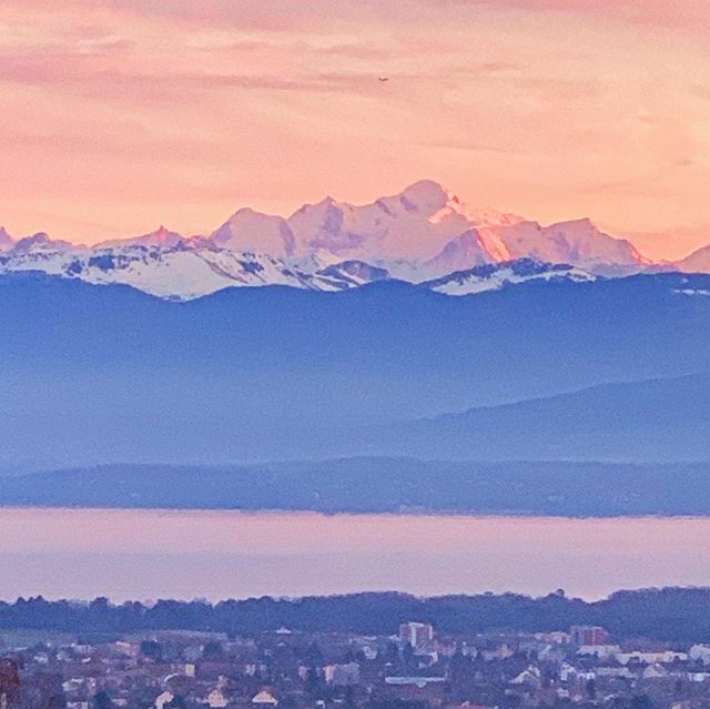 nancyfreund's tweet photo. #montblanc turned pink tonight at #sunset. Quite a show out there. #layers #llake #mountains #switzerland https://t.co/MCg5aIcCkN https://t.co/nD57bNbHAM