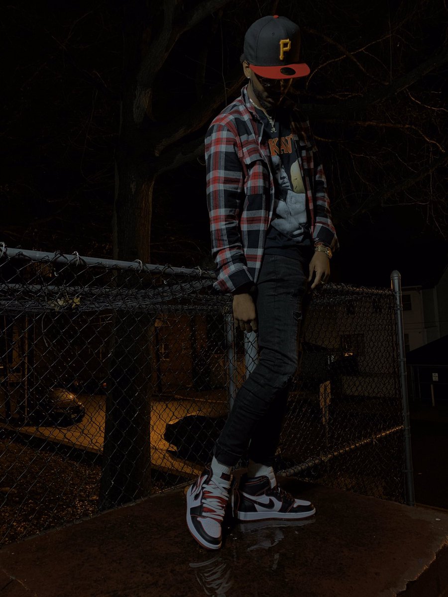 abwoosah's tweet photo. you can't get my heart , my heart is in heaven w. my niggas that I lost 💔 free my brother, I need my dawg ... #BIG20 #BIRTHDAY #LLBF #FREE2TECC https://t.co/1mwg6zRFUn