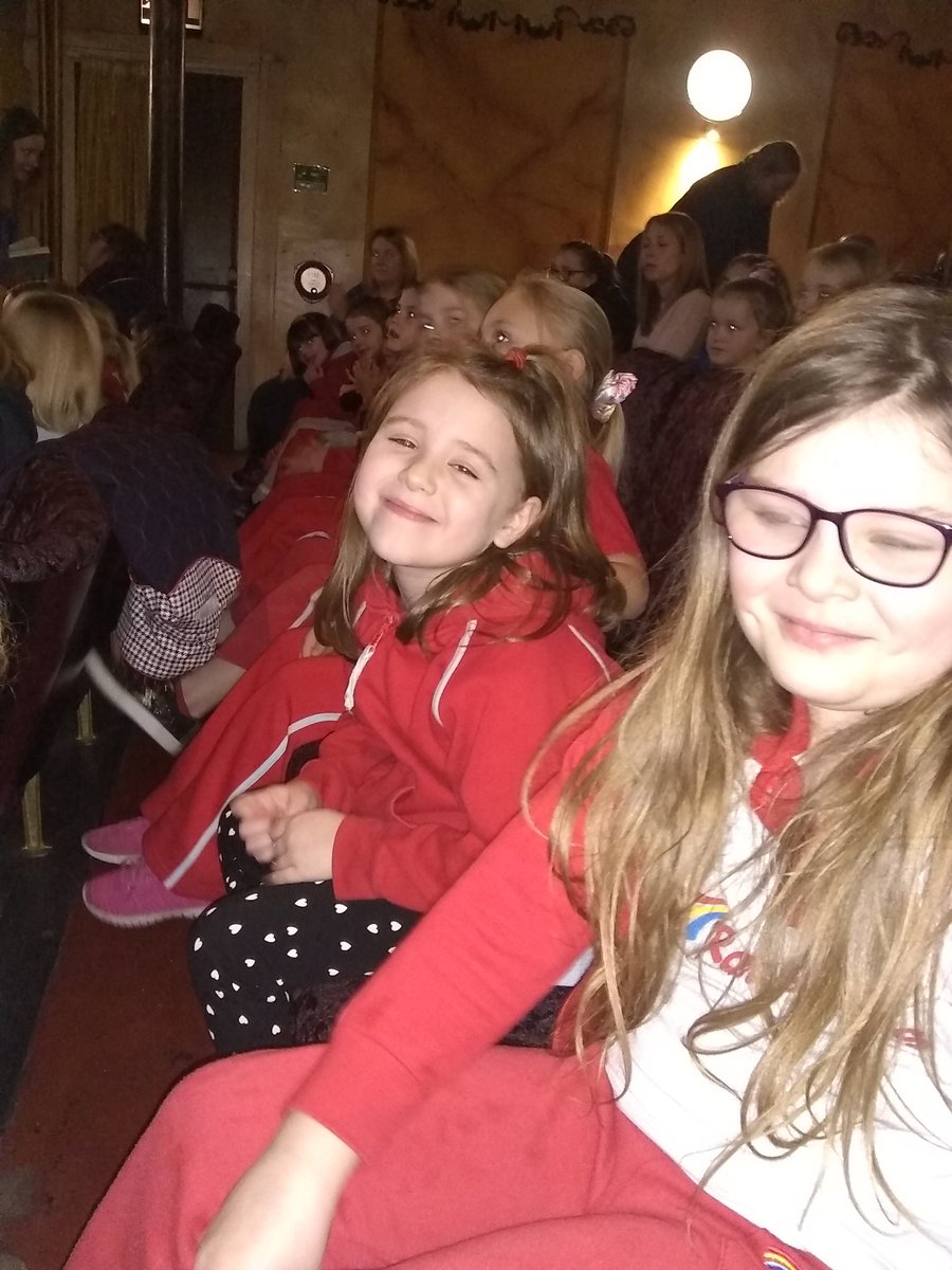 21strossendale's tweet photo. Having fun at the panto Camelot at Bacup theatre #bacuptheatre #rossendalegirlguides #21strossendale https://t.co/EZY1rXadFw