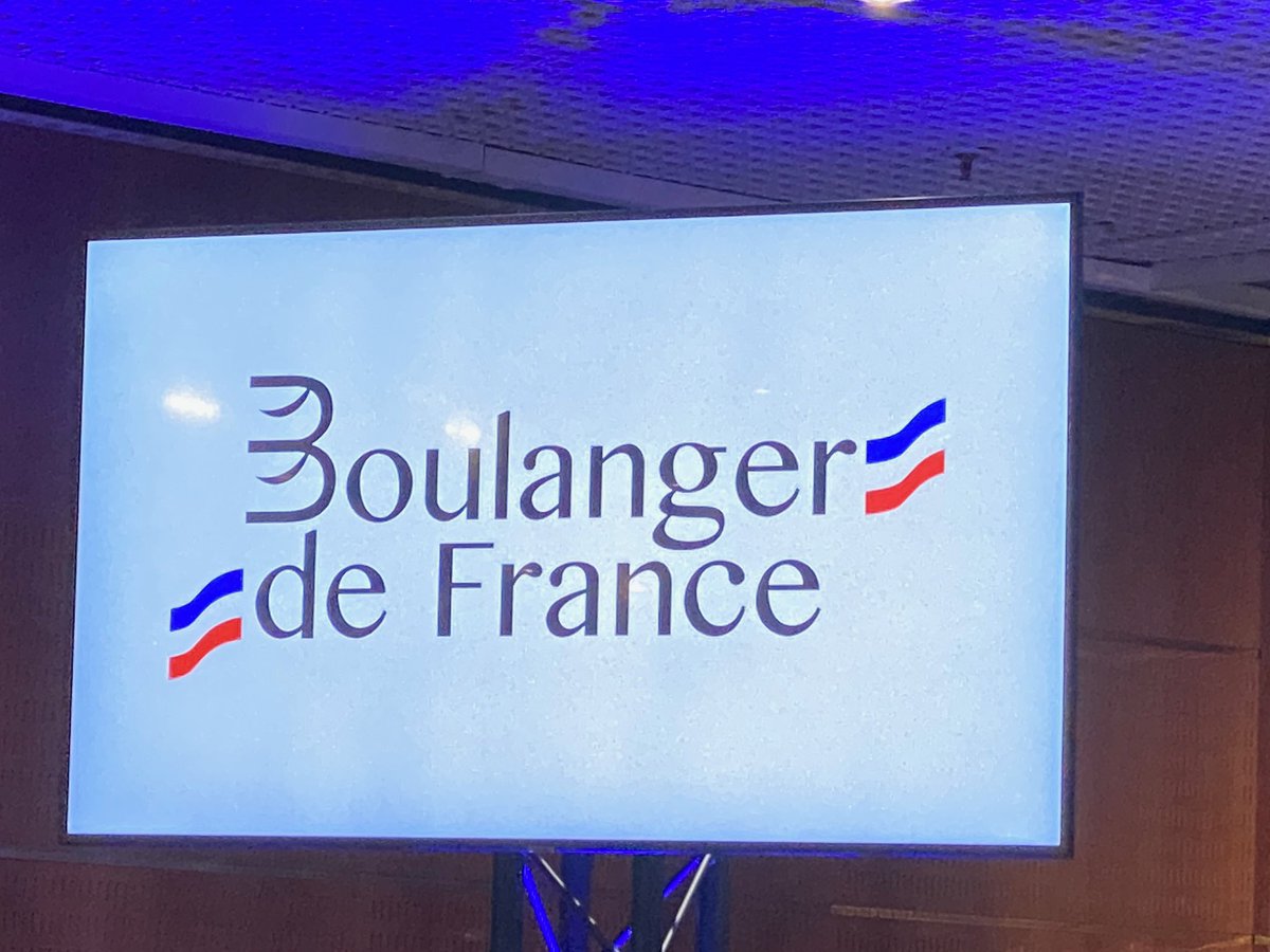bernard_stalter's tweet photo. Au lancement du label #BoulangerdeFrance 🇫🇷 ce soir au salon @EuropainFrance. Les artisans peuvent l’afficher fièrement : une nouvelle reconnaissance de leur savoir-faire. La baguette reste et restera une de nos emblèmes nationaux @cnbpf #boulangercestunmetier #transmission https://t.co/PebNsPq0bA