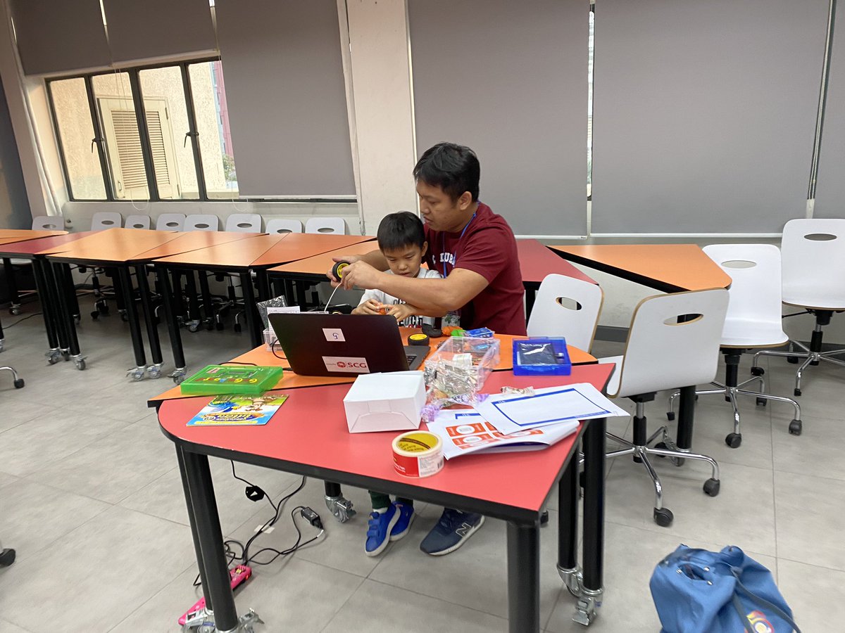 TSawaros's tweet photo. (2/2) We bring life to stories by adding sensors and actuators. The goal is to engage more diverse learners in physical computing and demystify what coding is expected to be. Will run it again for Thai National Science and Technology Development Agency this week!#FablearnAsia https://t.co/azofC6AUT0