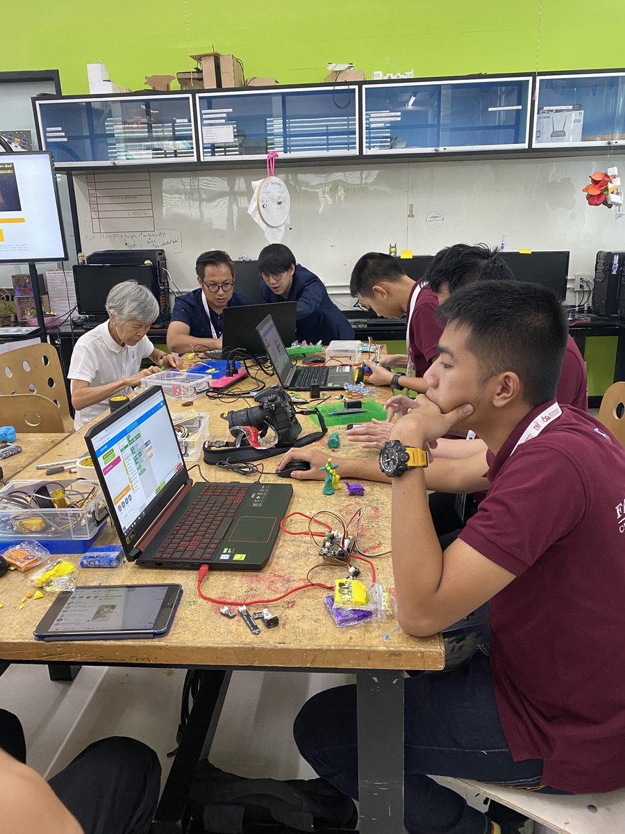 TSawaros's tweet photo. (2/2) We bring life to stories by adding sensors and actuators. The goal is to engage more diverse learners in physical computing and demystify what coding is expected to be. Will run it again for Thai National Science and Technology Development Agency this week!#FablearnAsia https://t.co/azofC6AUT0
