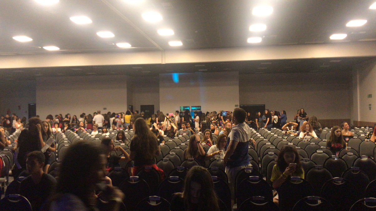 noahschnappbr's tweet photo. Daqui a pouco começam as atividades! #StrangerCon2 ♥️ https://t.co/NM0AgAGDGh