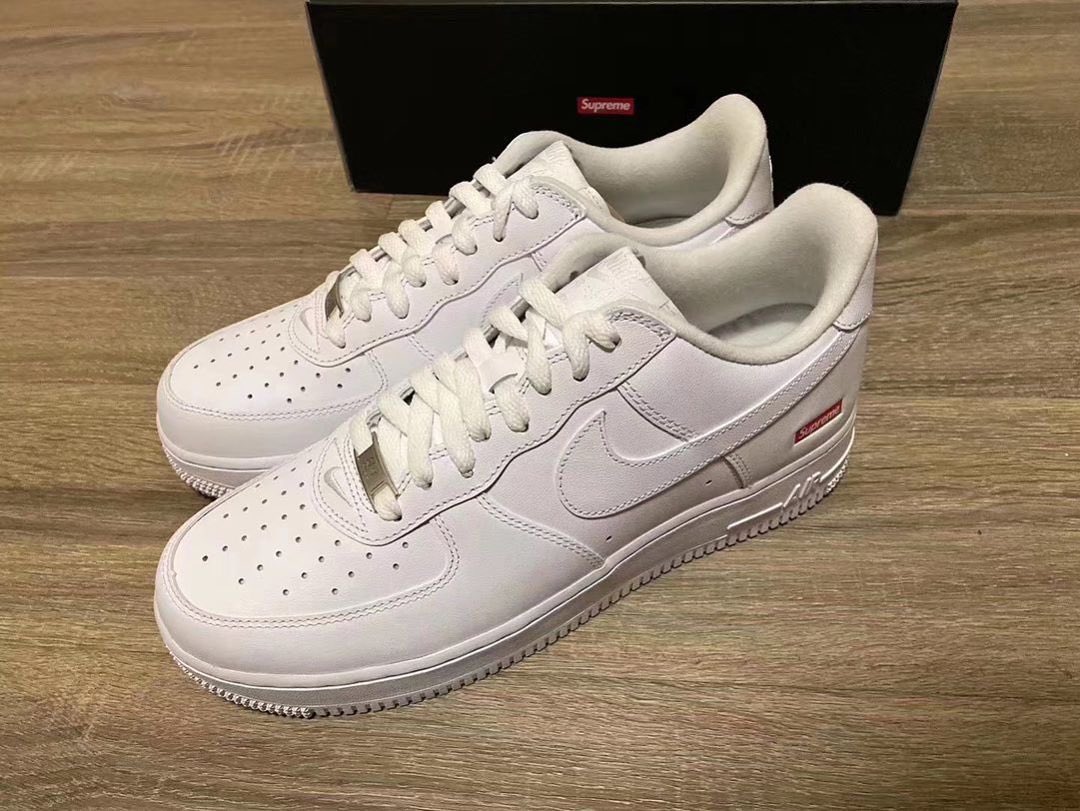 ComplexSneakers's tweet image. First look at one of the upcoming Supreme x Nike Air Force 1 Lows. Rumored April release. Thoughts? 🤔 
📸: @solebyjc