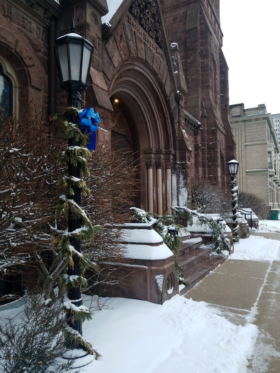 mke_st's tweet photo. Happy Sunday to you and yours! Be safe in your travels today.  #Milwaukee  #downtown #Episcopalian #church https://t.co/32DDkaf5tv