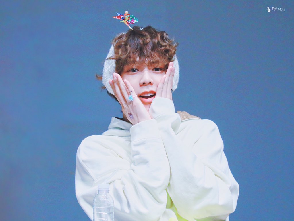 BbM7_0916's tweet photo. ✄200112 팬싸

어쩌지?어떻게 하지?🙊

#MINCHAN #민찬 #홍민찬 #VERIVERY #베리베리 #FACE_ME #LayBack 
@by_verivery @the_verivery https://t.co/FSvSDhxtB3