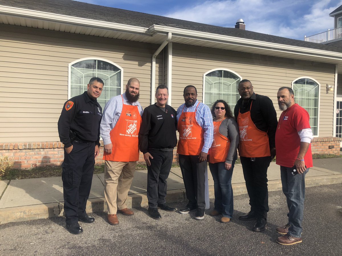 SCPD3rdPrecinct's tweet photo. A thank you goes out to all involved at the Hope In Motion event for Puerto RIco earthquake relief in Brentwood this morning. Thanks goes out to Home Depot of Bay Shore and Central Islip for their donations.#Scpdinthecommunity #PuertoRico @sammygonzalezjr https://t.co/tzEpiLRoeM