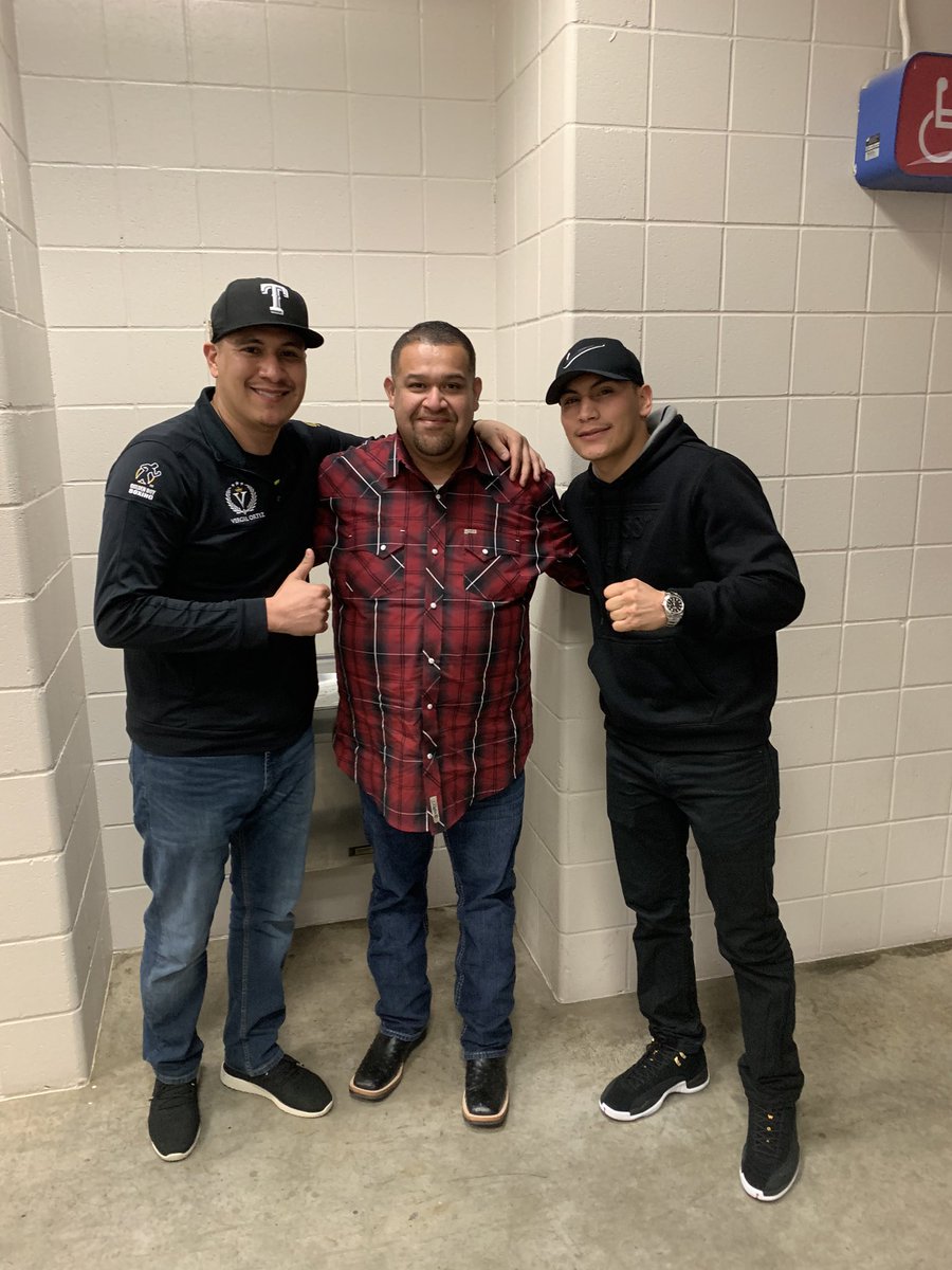 edoming10's tweet photo. Got to take a pic with these two cool ass dudes!!! Most humble and down to earth boxing stars!!!! @VergilOrtiz @ortiz_vergil #Alamodome #DAZN https://t.co/BHd6bbs1Rc