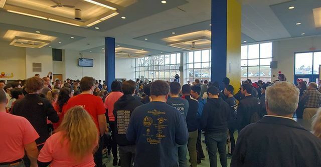 FTC13406's tweet photo. Opening Ceremonies have begun! #omgrobots #letsgobildatogether https://t.co/Vh2PkNzgdZ