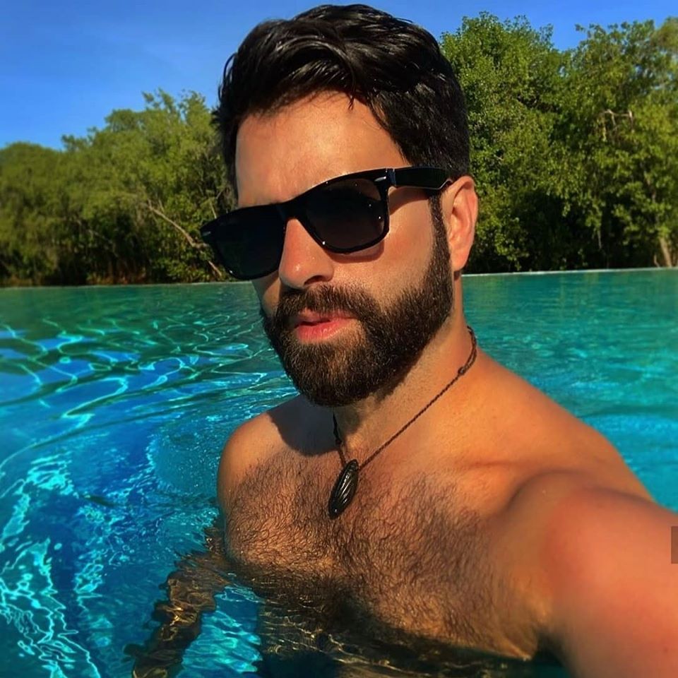 ESDLC7's tweet photo. Llego el domingo y el guapo @AlanSlim lo sabe. #ESDLC7 🤠 ¡Etapa Culminate! LUNES A VIERNES 10/9c por Telemundo. #FelizDomingo https://t.co/MOxwSBDr3A