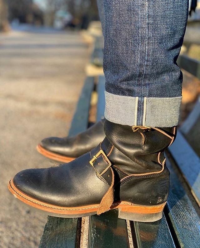 We’ll be at the shop til 4 today. Happy #selvedgesunday everyone! 📸 @givecjaminute 👖 worn by <a href="/upstateguystyle/">Upstate Guy Style</a> 
#selvedgedenim #selvedge #denim #selvage #rawdenim #drydenim #denimporn #denimhead #ootd #menswear #mensstyle #mensfashion #wellwornwornwel… ift.tt/2FEJalH