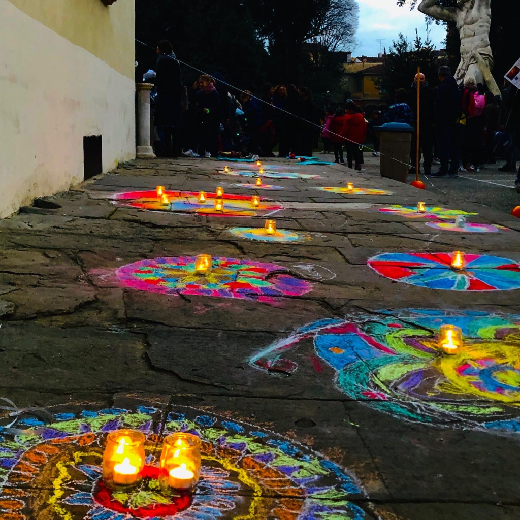 ce2hugoflorence's tweet photo. La fête des Lumières https://t.co/2Ta021TNnW https://t.co/Yu8JQVC2MC